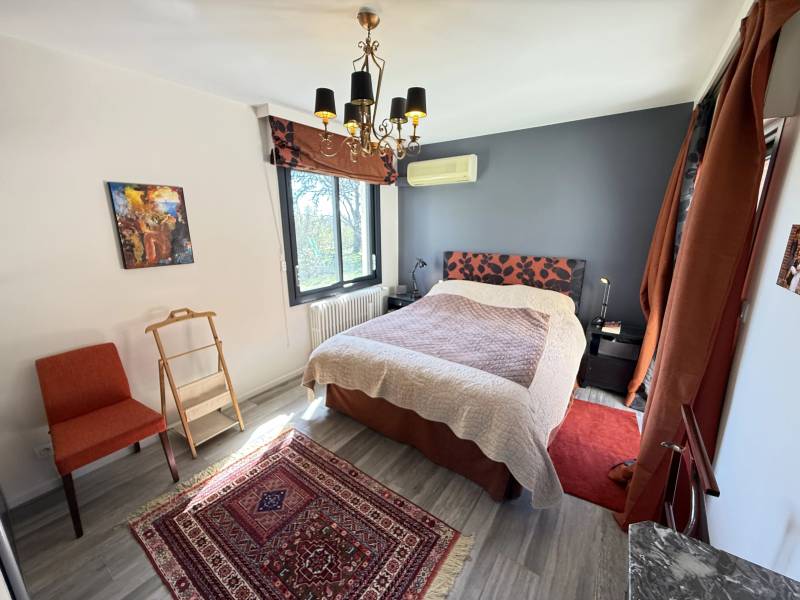 Exclusivité Colomiers quartier Garroussal  belle maison d'architecte implantée sur parcelle de 3200 m² avec piscine