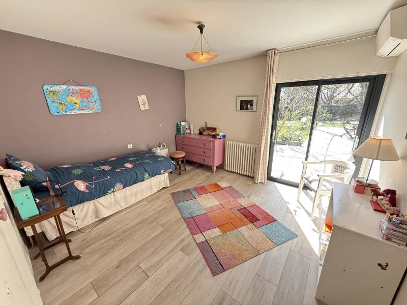 Exclusivité Colomiers quartier Garroussal  belle maison d'architecte implantée sur parcelle de 3200 m² avec piscine