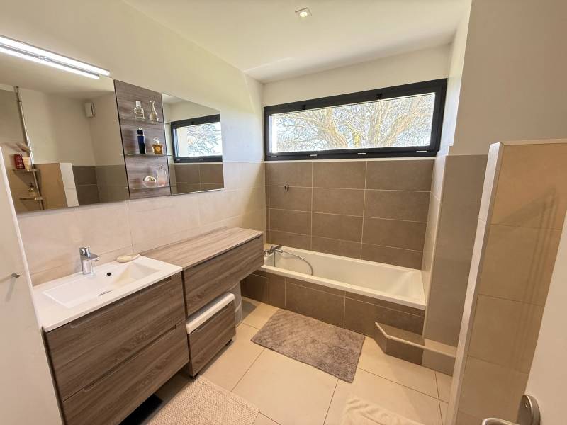 Exclusivité Colomiers quartier Garroussal  belle maison d'architecte implantée sur parcelle de 3200 m² avec piscine