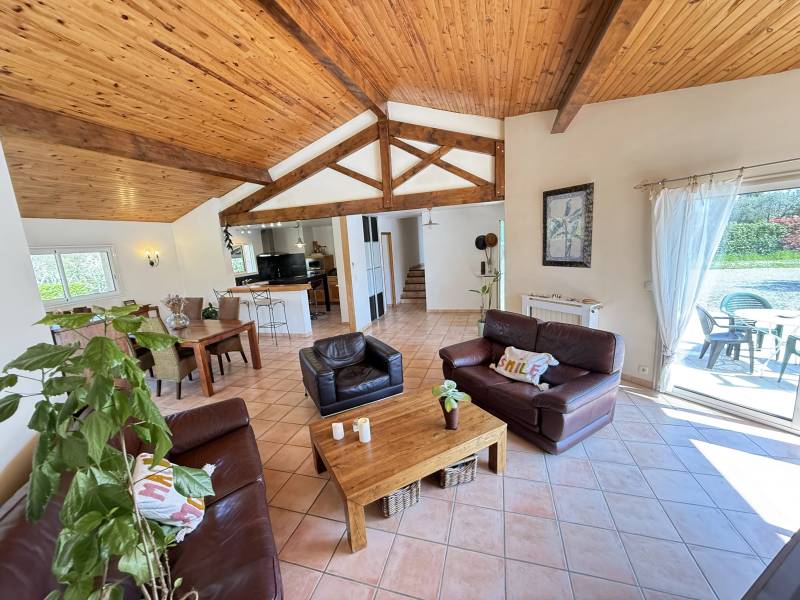 Brax proche Pibrac belle maison de plain pied sur magnifique jardin arboré de plus de 1700 m² avec piscine