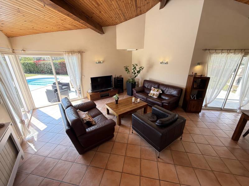 Brax proche Pibrac belle maison de plain pied sur magnifique jardin arboré de plus de 1700 m² avec piscine