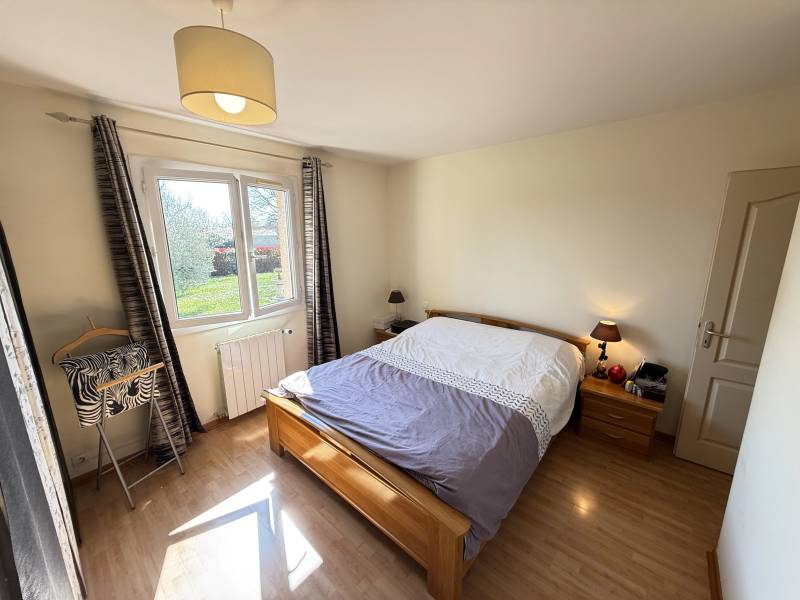 Brax proche Pibrac belle maison de plain pied sur magnifique jardin arboré de plus de 1700 m² avec piscine