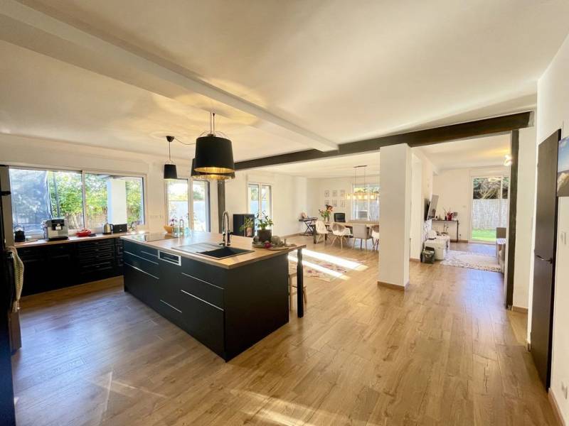 Exclusivité Pibrac, belle et grande maison d'environ 260 m² proche des écoles, lycée international, école allemande....