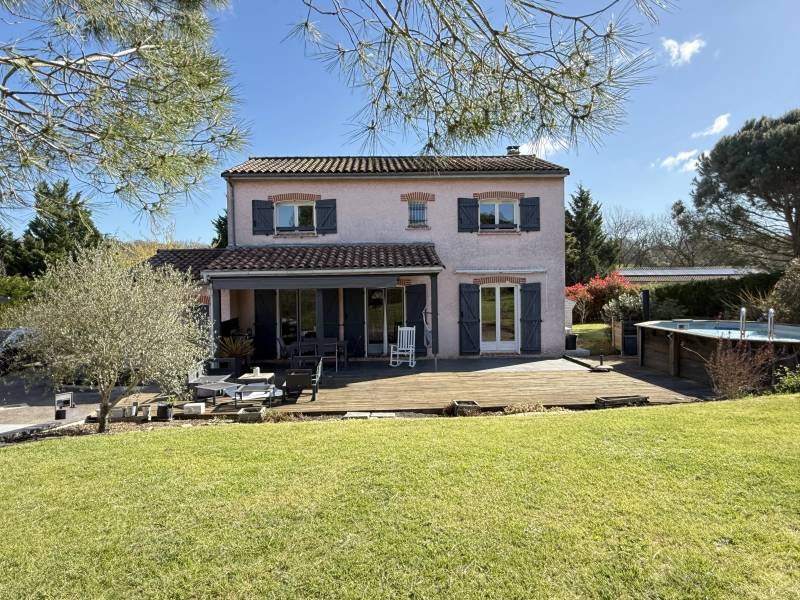 Montaigut sur Save belle maison familiale de plus de 124 m² sur magnifique parcelle arborée de plus de 1500 m² avec piscine