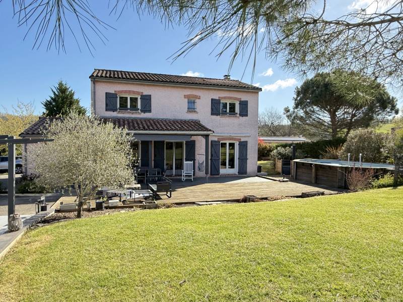 Montaigut sur Save belle maison familiale de plus de 124 m² sur magnifique parcelle arborée de plus de 1500 m² avec piscine