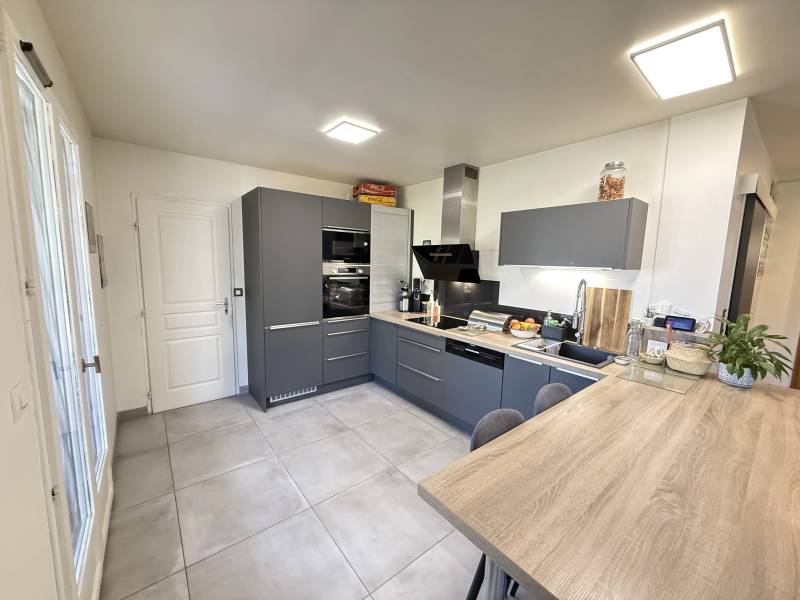 Montaigut sur Save belle maison familiale de plus de 124 m² sur magnifique parcelle arborée de plus de 1500 m² avec piscine