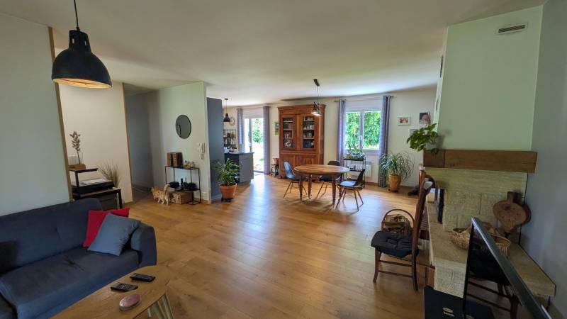 Brax Maison de plain pied sur terrain arboré clos de 1500 m²