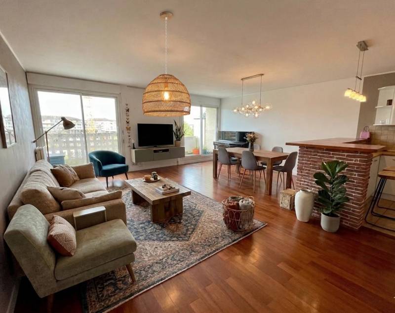 Grand appartement rénové avec terrasse Blagnac centre