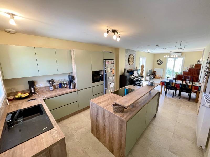 Leguevin ! RARE sur le secteur. A vous le confort d'une maison de plain pied avec les atouts de la modernité !