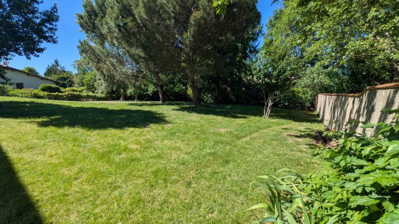 Leguevin proche Brax terrain de 750 m² !