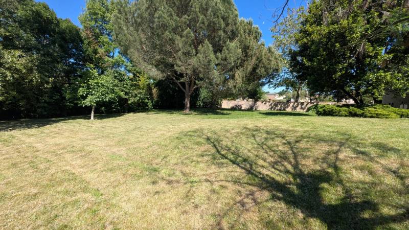 Leguevin proche Brax terrain de 750 m² !