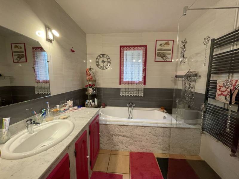 Leguevin Exclusivité charmante maison en fond d'impasse à l'abri des regards sur parc arboré env. 2500 m²