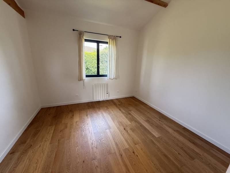 Brax maison de plain pied d'environ 115m² sur 700 m² de terrain proche commerces écoles et gare