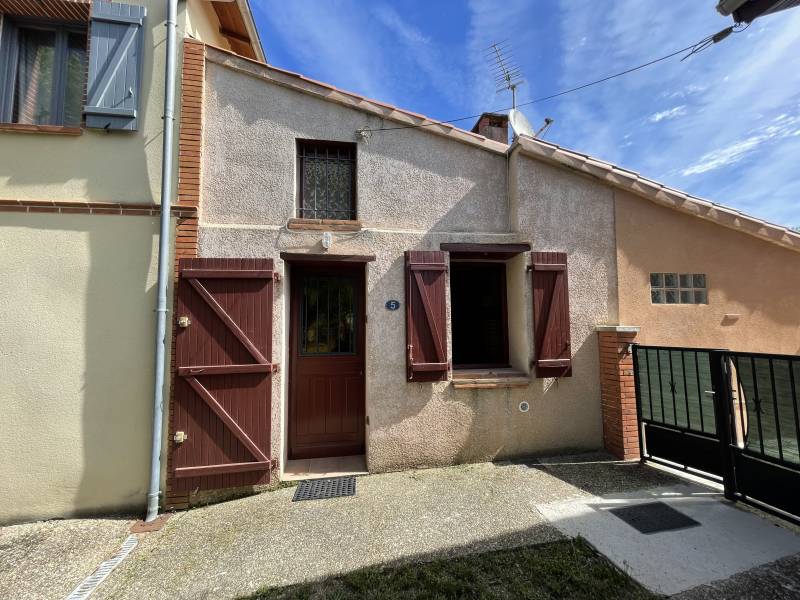 coquette maison de village de 61 m² environ.