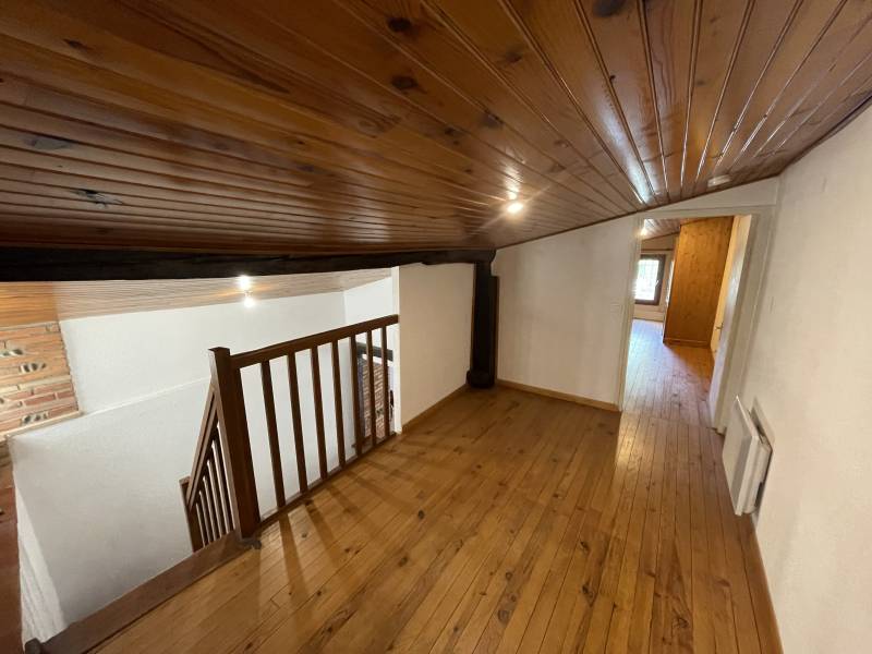 à l'étage une mezzanine 