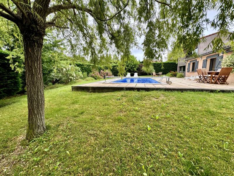 Pibrac maison T6 env. 175 m² habitables quartier résidentiel proche centre commodités écoles collège et forêt de Bouconne