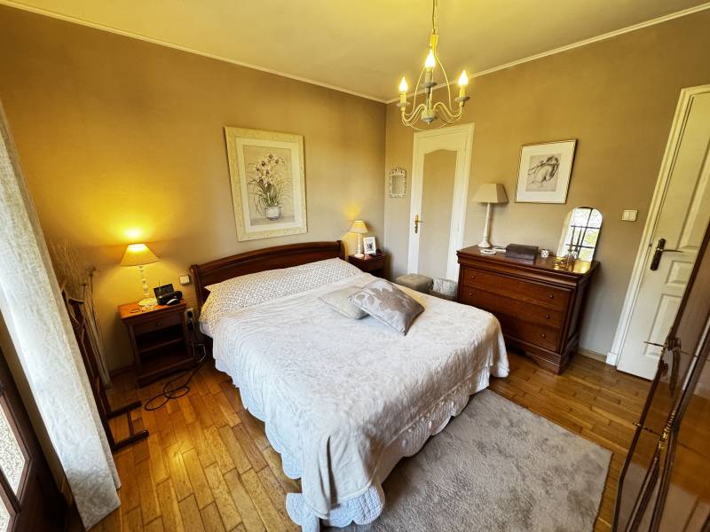 Petit coin chambre assez généreux 